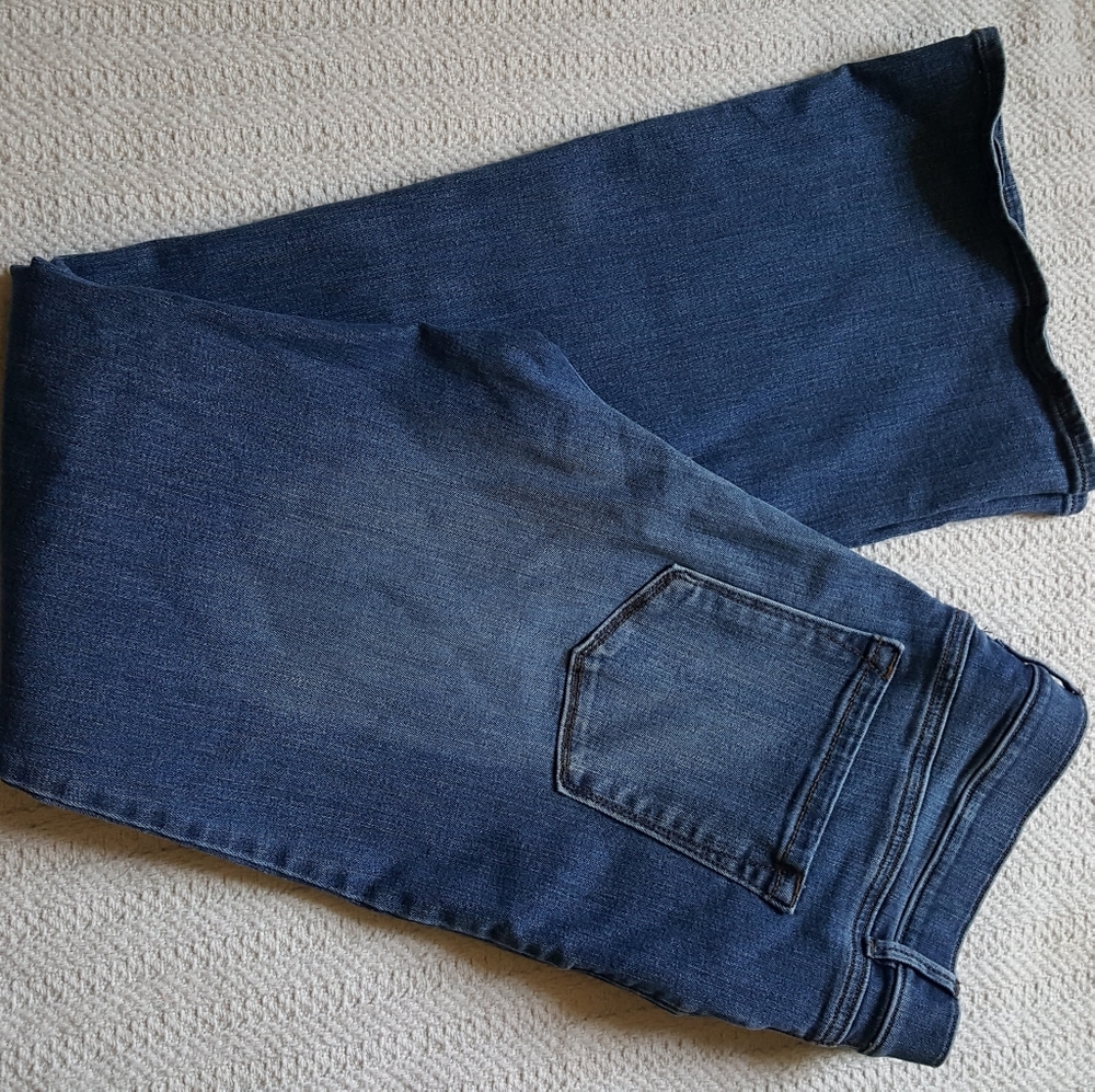 LIKE NEW Loft Modern Flare Jeans